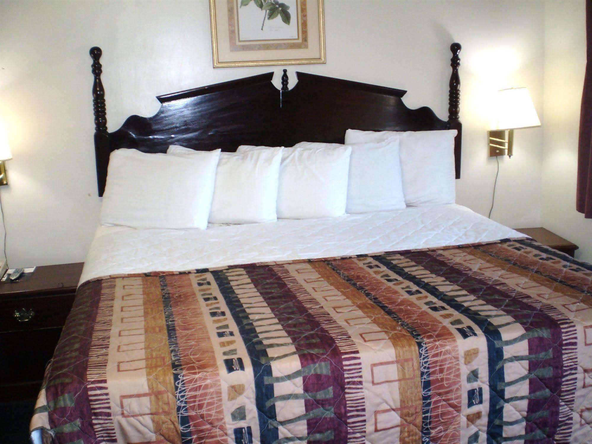 Sunrise Inn - Brownsville Екстер'єр фото