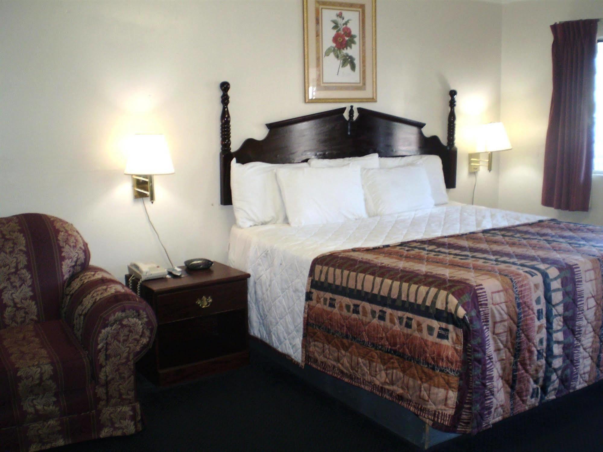 Sunrise Inn - Brownsville Екстер'єр фото