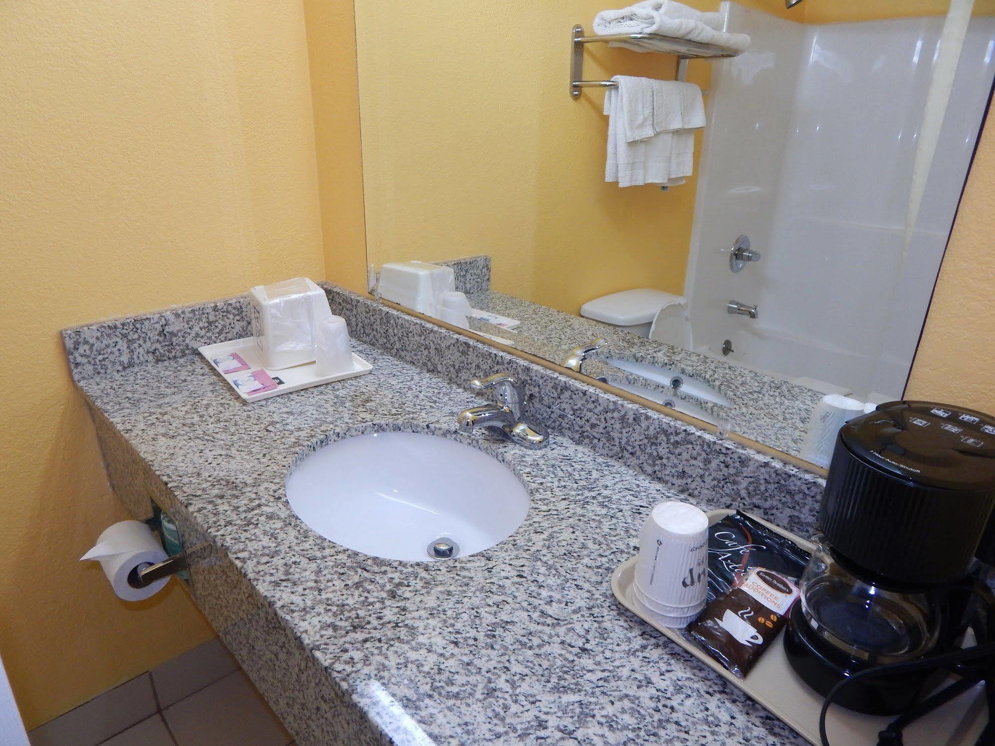 Sunrise Inn - Brownsville Екстер'єр фото