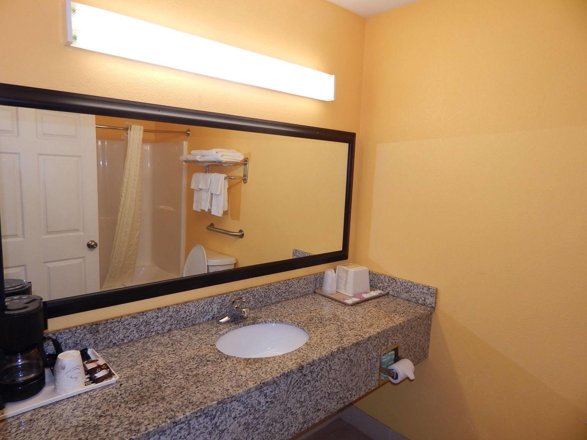 Sunrise Inn - Brownsville Екстер'єр фото